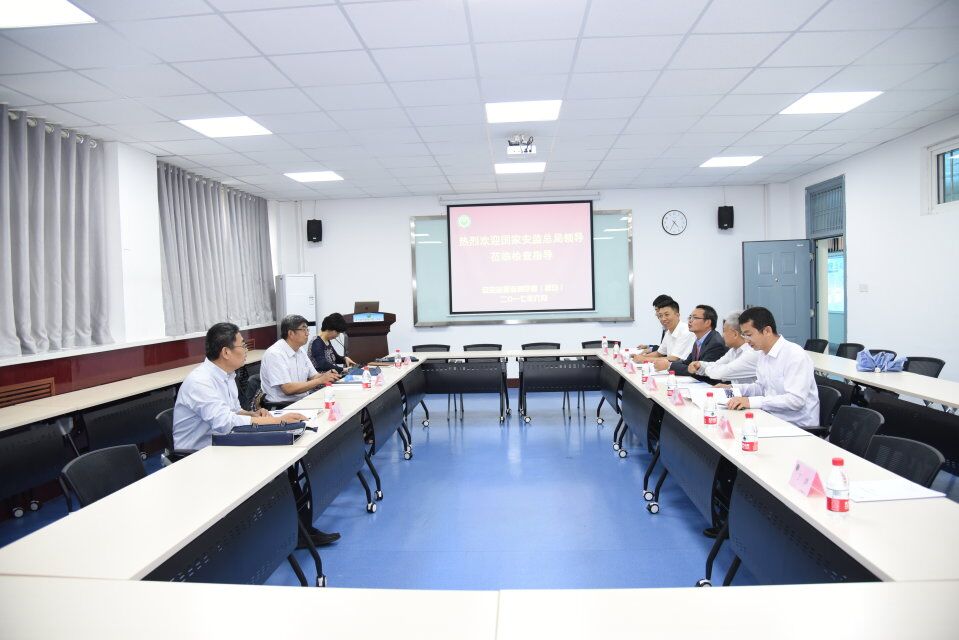 听取安监学员工作汇报