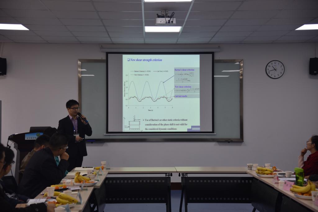 青年学者党文刚作学术交流